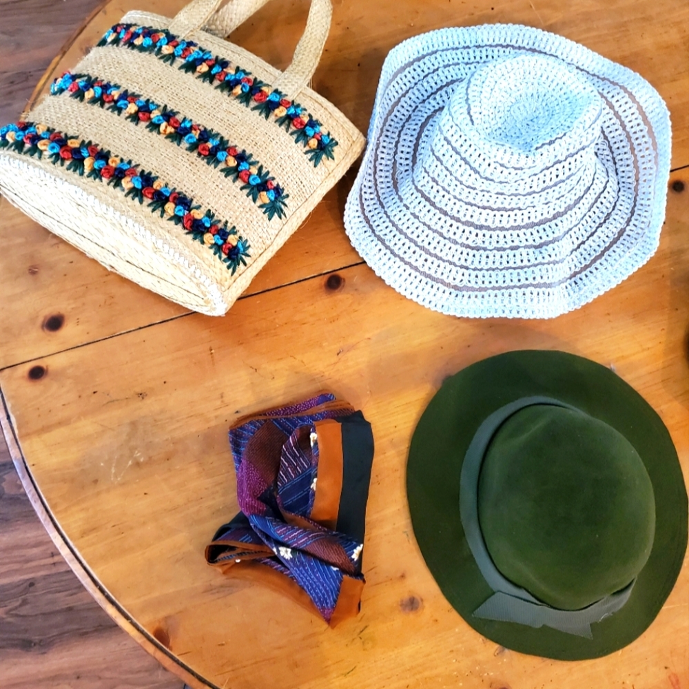 1940 hunter Green felt hat vintage sun fall scarf basket tote 1970